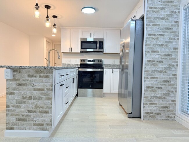 Building Photo - Cozy, Newly Renovated 2-Bed Retreat on Geo...