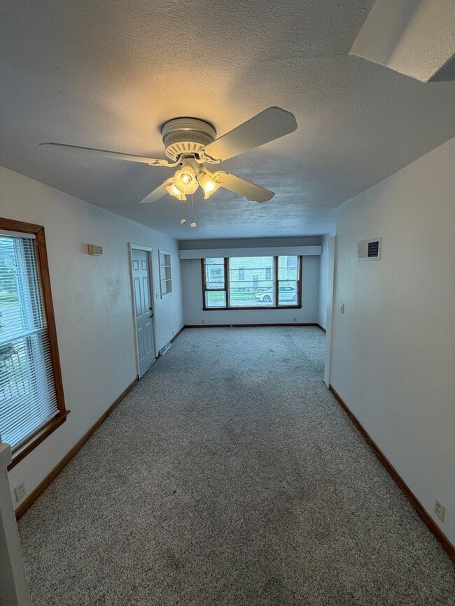 Building Photo - 702 Bertch Ave