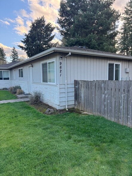 Building Photo - 9621 SE 41st Ave