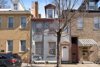 Building Photo - Beautiful brick home in heart of south sid...