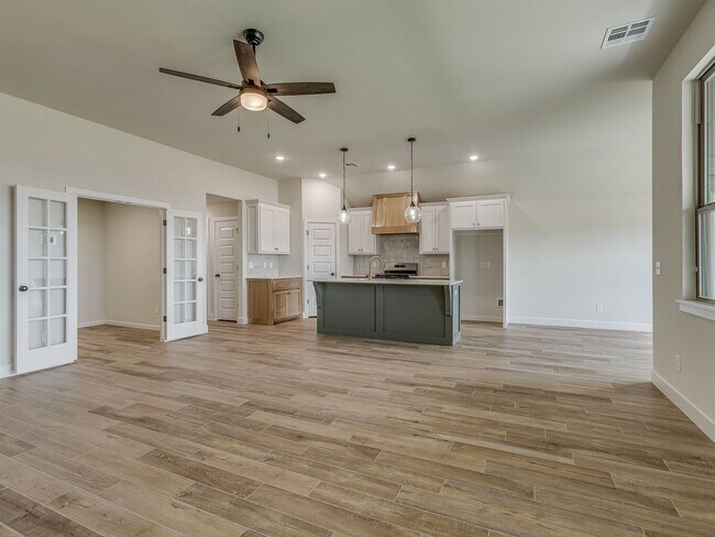 Building Photo - Brand New home In Azalea!