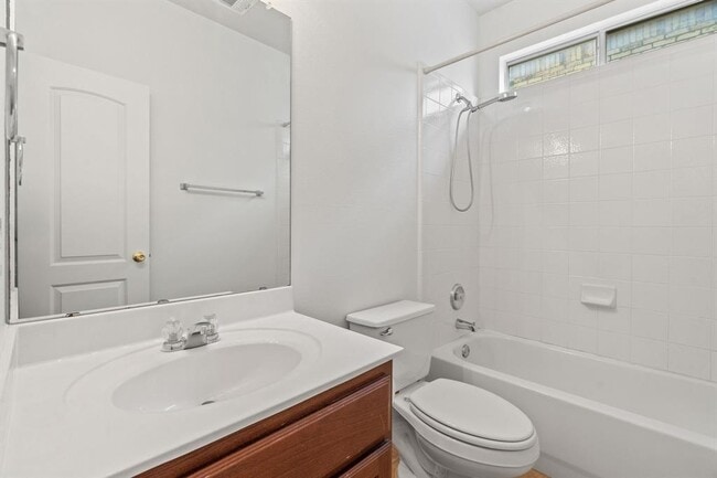 Building Photo - 209 Canterbury Dr
