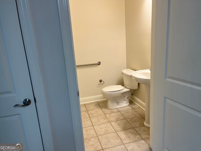 Building Photo - 3105 Village Blvd SE