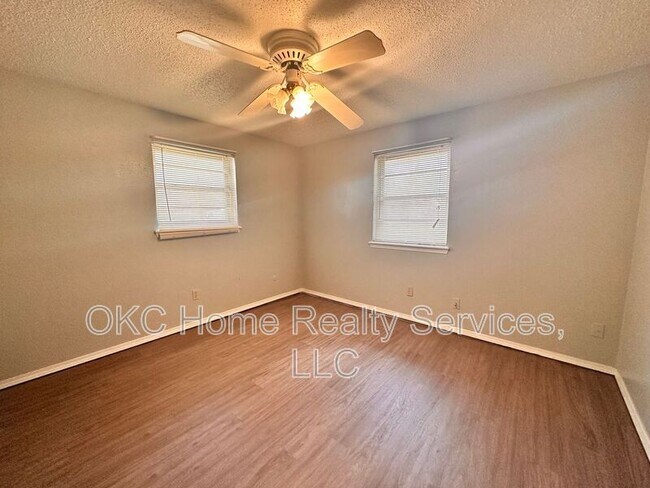 Building Photo - 9313 NE Stardust Ln