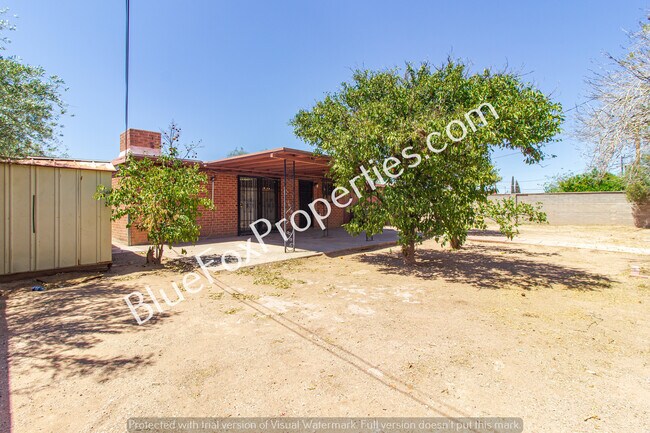 Building Photo - 4825 E 23rd St