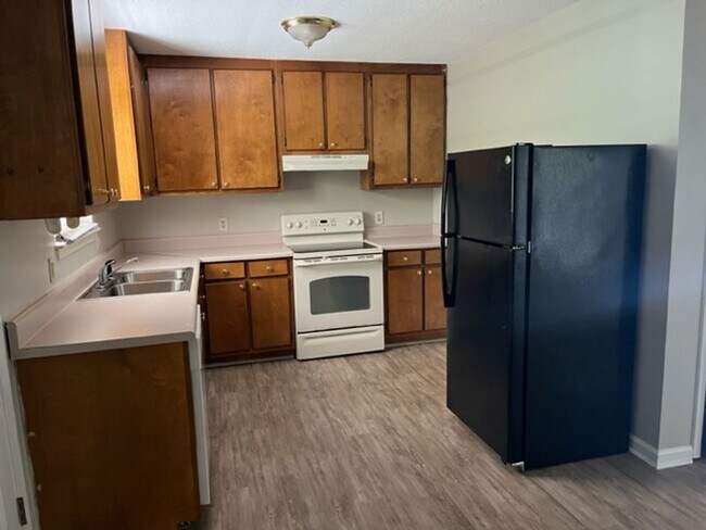 Building Photo - 6-2800 A