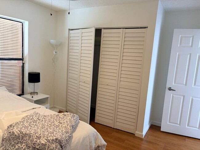 Building Photo - 1641 Fairway Rd