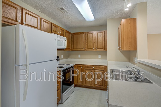 Building Photo - 6113 Hedgecock Cir