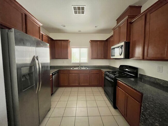 Building Photo - 9493 Alma Ridge Ave