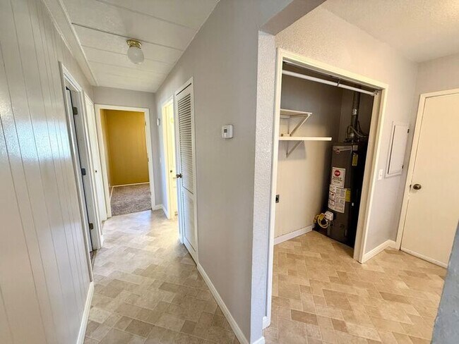 Building Photo - Large 3 Bedroom, 1 Bath Ranch Style Home in South Loveland, CO