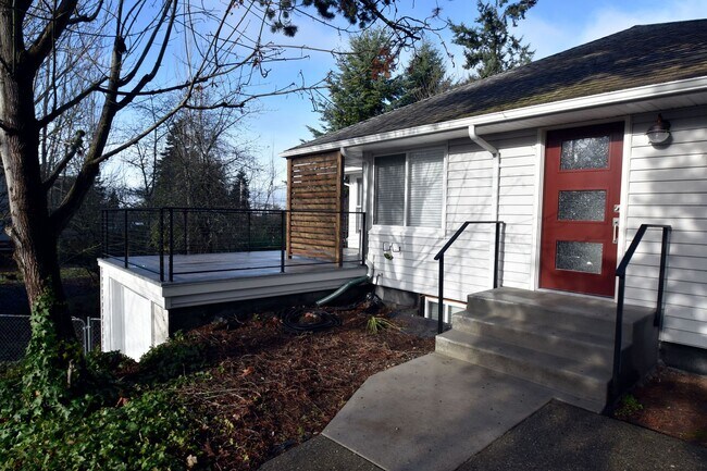 Building Photo - 7605 Sunset Cir W