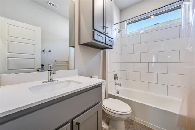 Building Photo - 2216 Toucan Dr