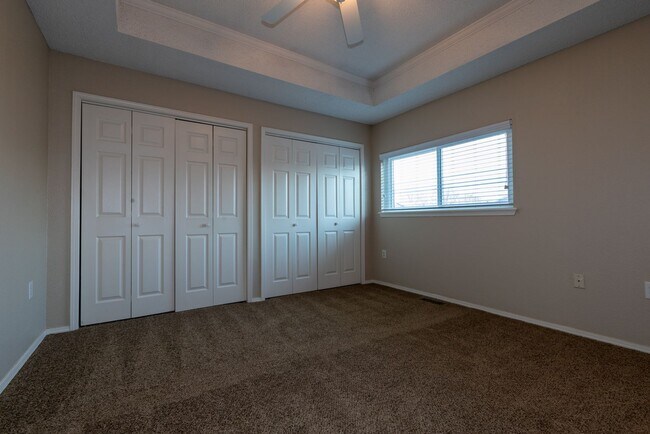 Building Photo - Beautiful  3 Bedroom, 2.5 Bath Condo in Canterbury!