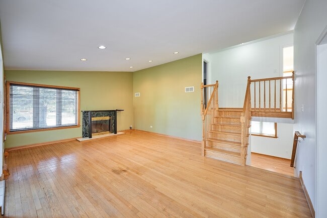 Building Photo - 8418 W Crain St