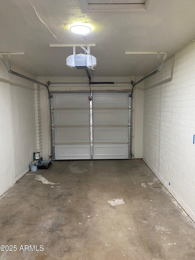 Building Photo - 1821 W Libby St