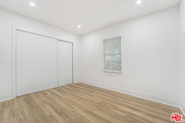 Building Photo - 316 Crane Blvd