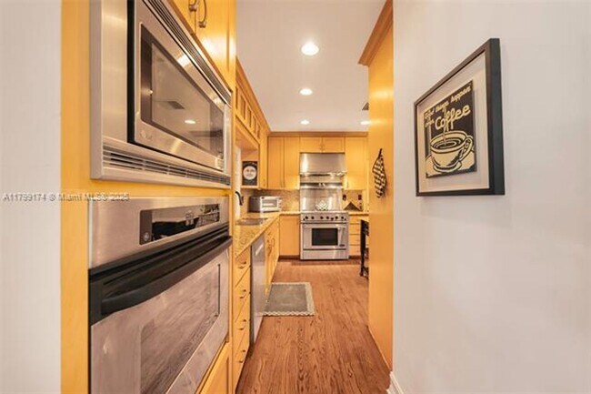 Building Photo - 7290 SW 77th Terrace