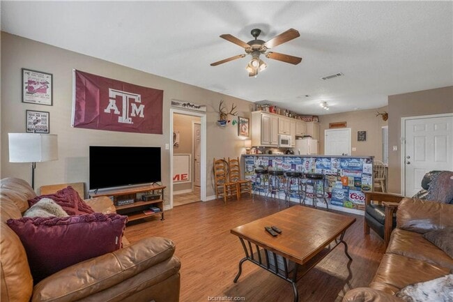 Building Photo - Available August 2026! Spacious 4 Bed House in South College Station!