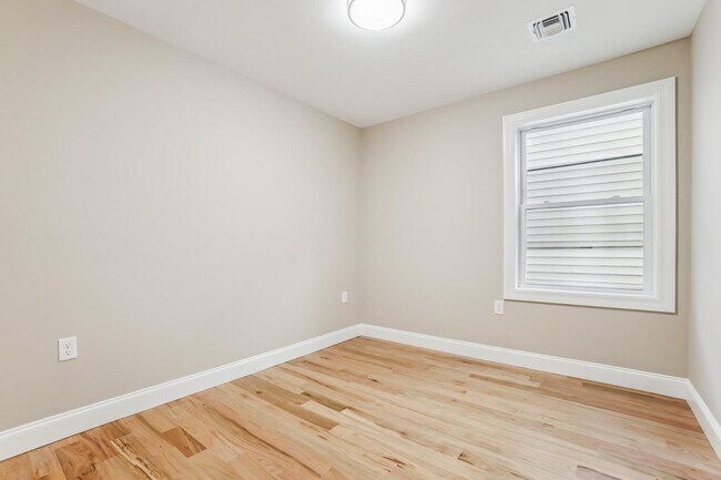 Building Photo - 225 4th St