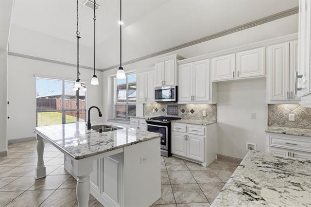 Building Photo - 2418 Askew Dr