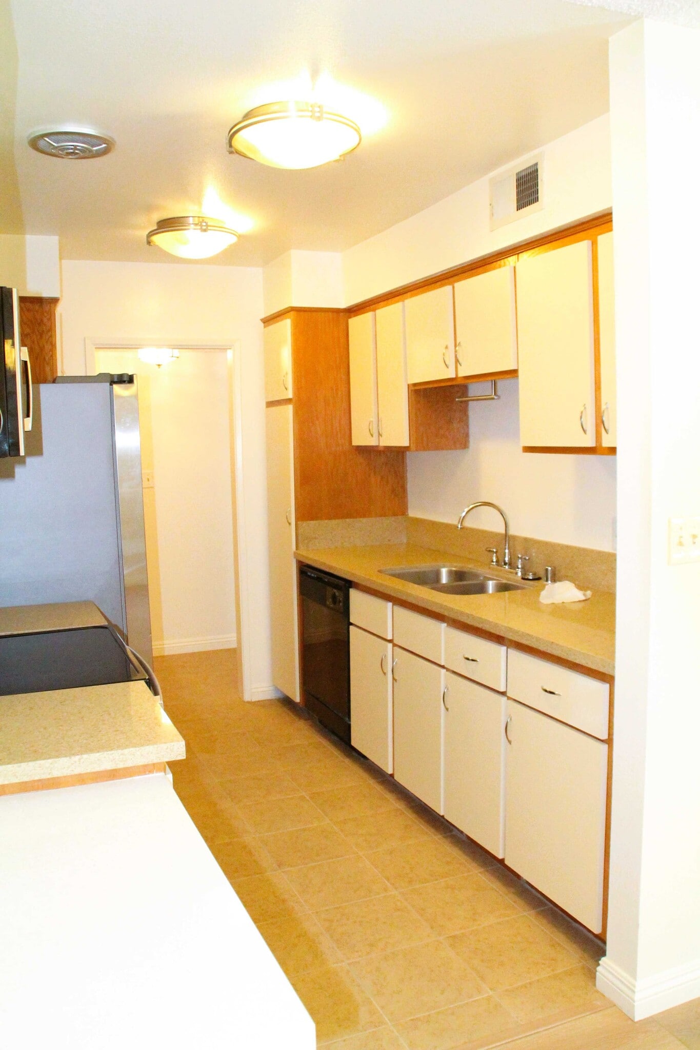 Building Photo - 4487 Colbath Ave