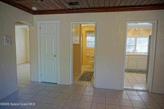 Building Photo - 2812 Shwonda Ave NE