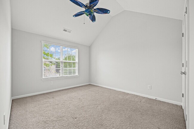 Building Photo - 4 bed/2.5 bath in Matthews - 1st Month's Rent only $1000!