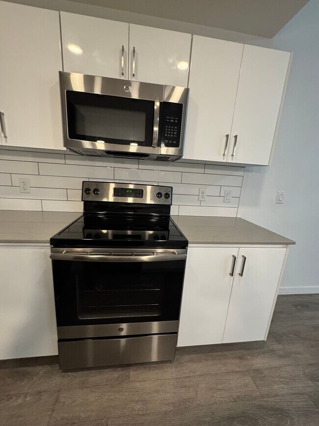 Building Photo - LUXURY CONDO IN DOWNTOWN PHOENIX