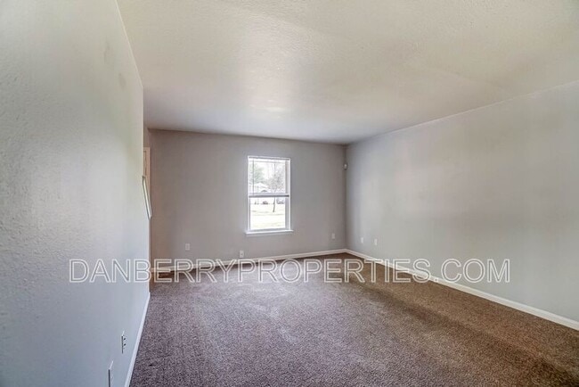 Building Photo - 3733 Willow Run Dr