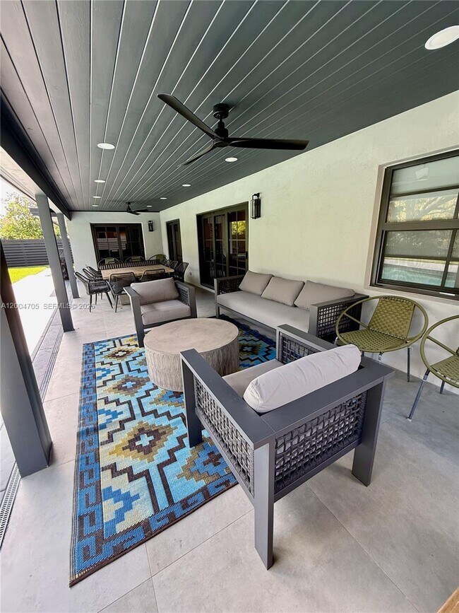 Building Photo - 1304 Stratford St