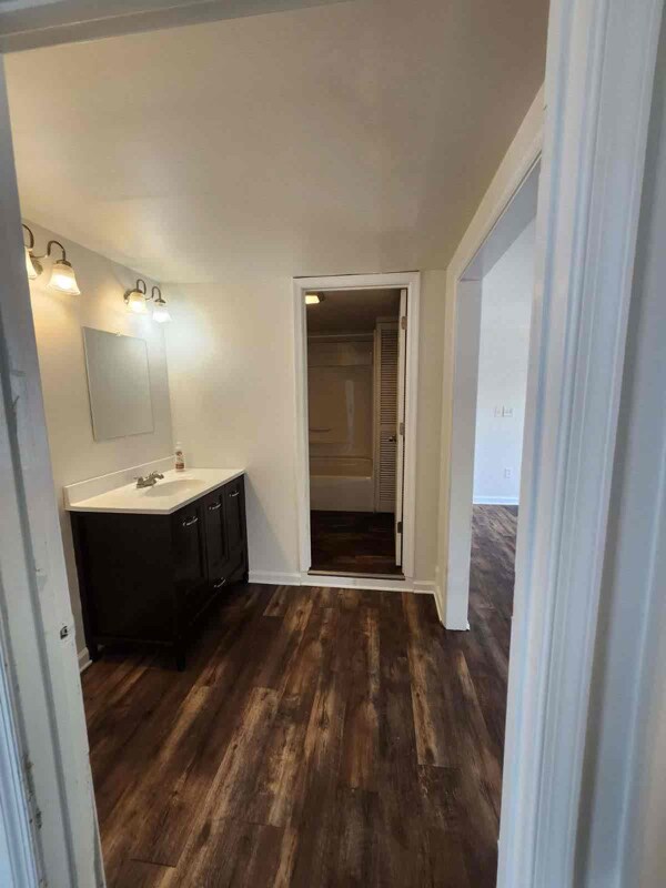 Building Photo - 126 E Main St