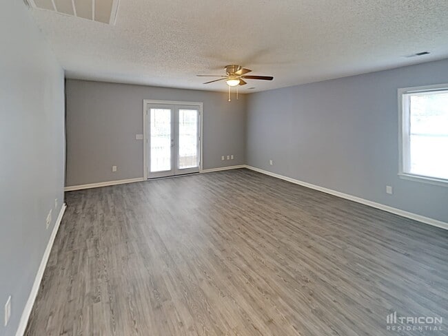 Building Photo - 133 Riverwalk Ct
