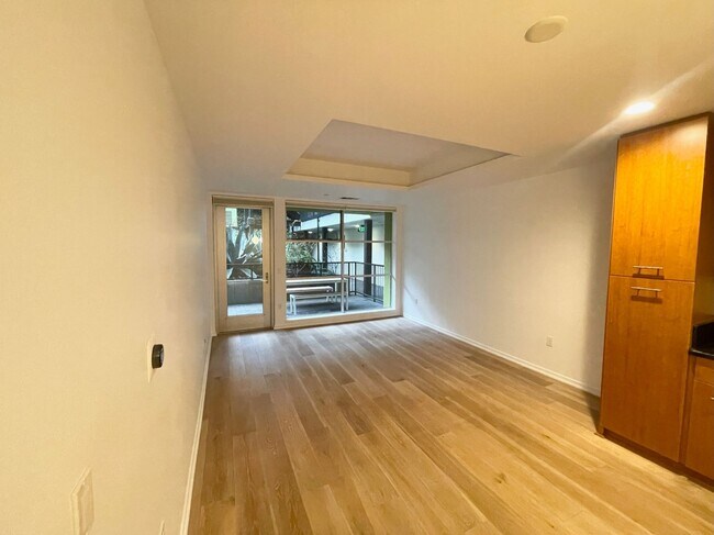 Building Photo - Dogpatch: Exceptional 1 Bed 1.5 Bath Condo @ Esprit Park with Garage Parking and Storage