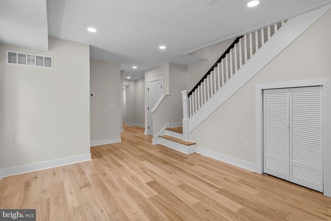 Building Photo - 334 Maple Ave