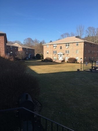 Building Photo - 6 Colonial Village Dr