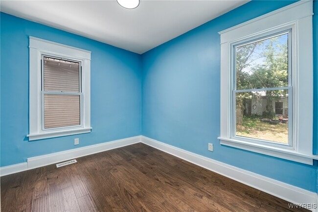 Building Photo - 266 Lasalle Ave