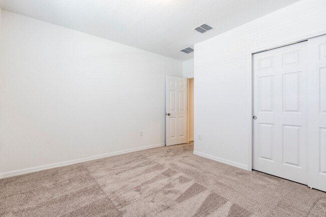 Building Photo - 4/3  Lawson Dunes in Haines City
