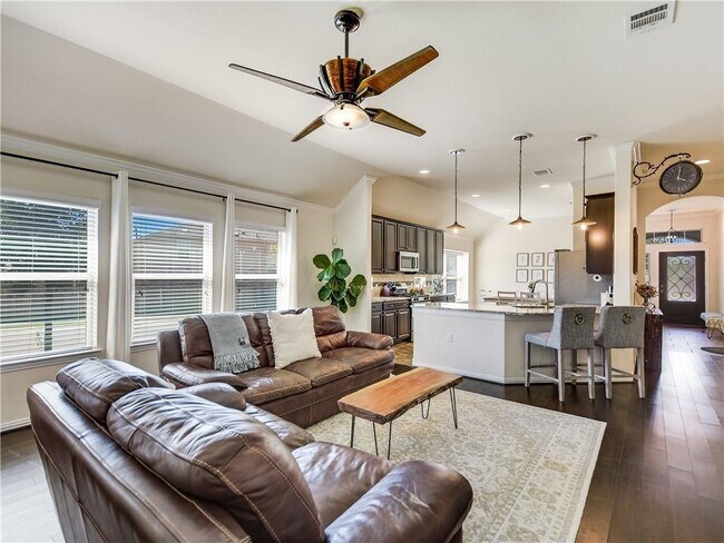 Building Photo - 701 Cardenas Ln