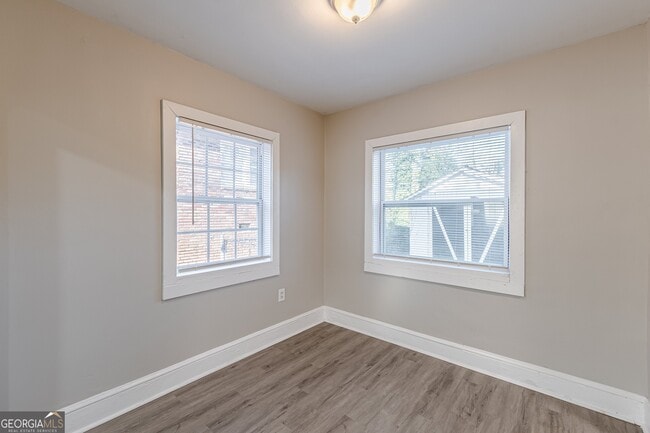 Building Photo - 1376 Westmont Rd SW