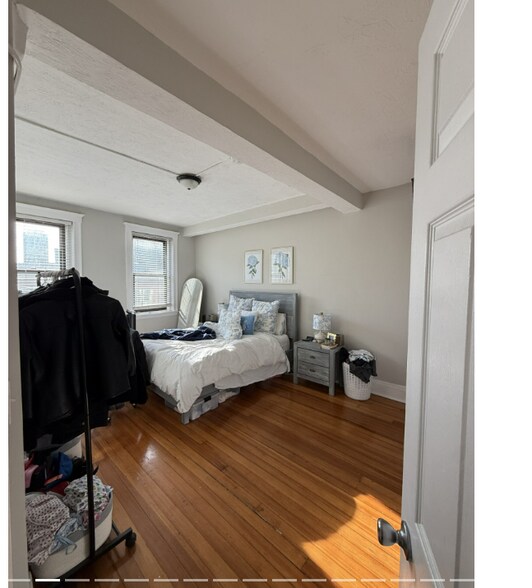 Building Photo - 220 Hanover St