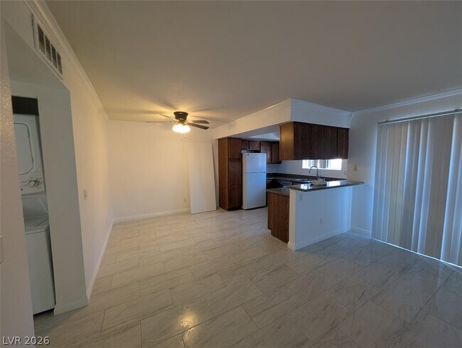 Building Photo - 7200 W Pirates Cove Rd