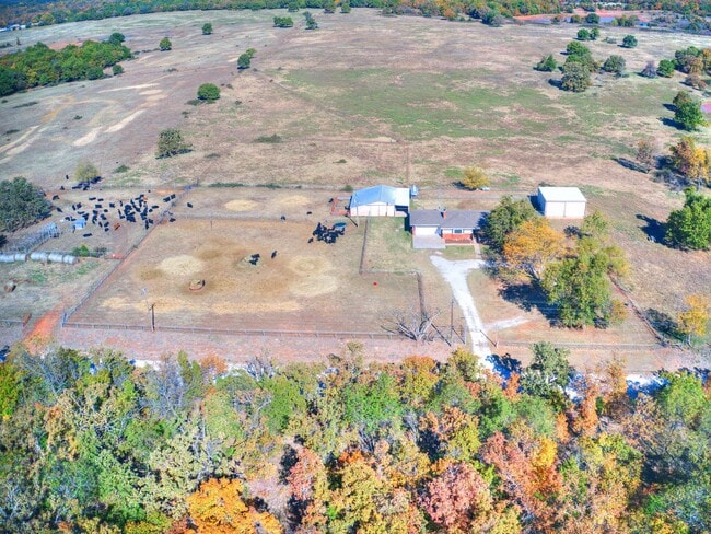 Building Photo - Beautiful 3 bed 2.5 bath home in the Country