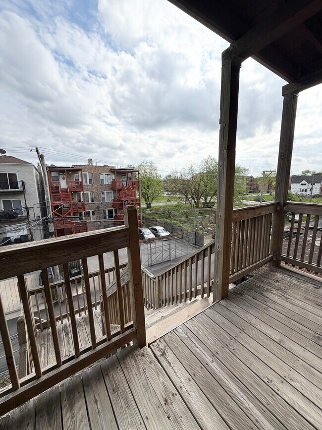 Building Photo - 1521 E 65th St