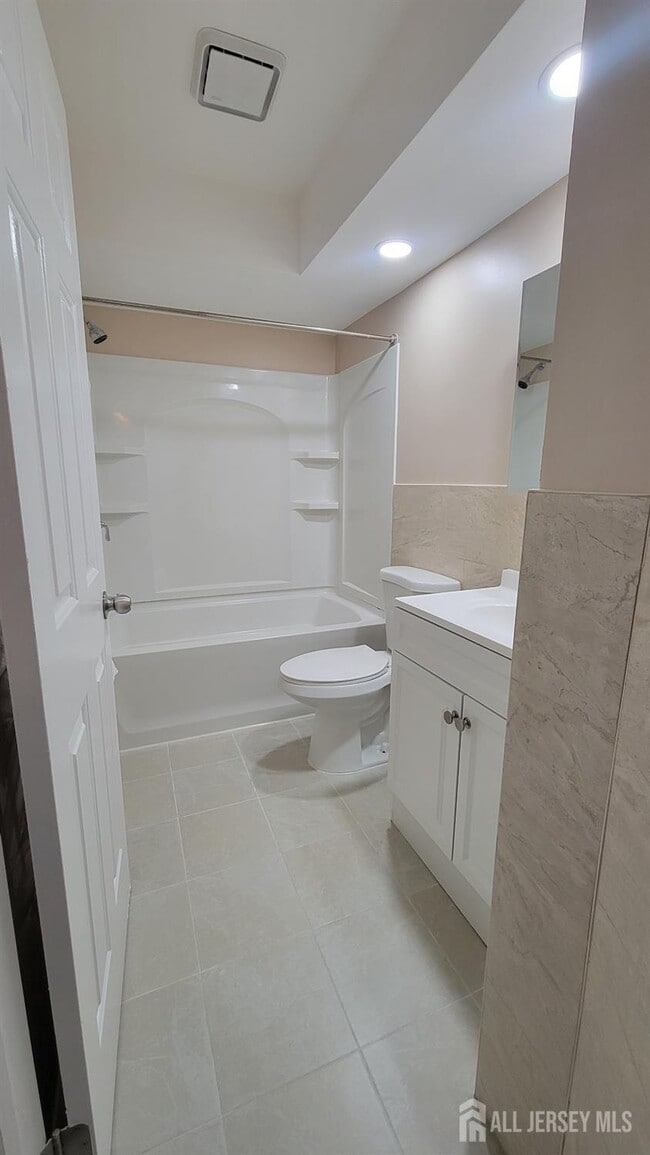 Building Photo - 138 Longfield Ct