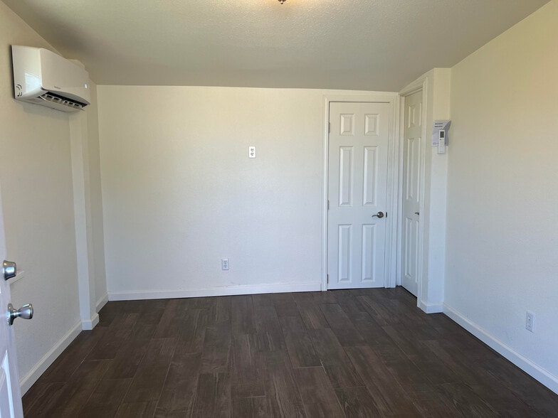 Building Photo - 334 S 8th St