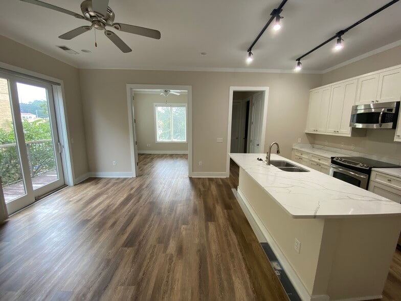 Building Photo - 1221 Bower Pky