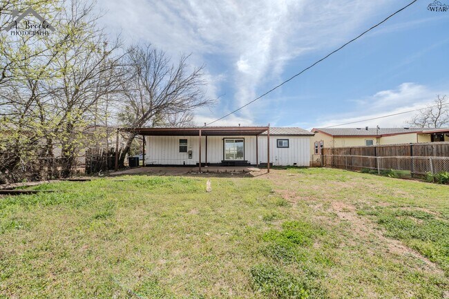 Building Photo - 1624 Sunnyside Ln