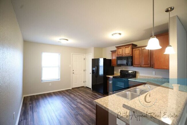 Building Photo - Beautiful 3 bed / 2 bath home with fenced back yard - Nettleton!!