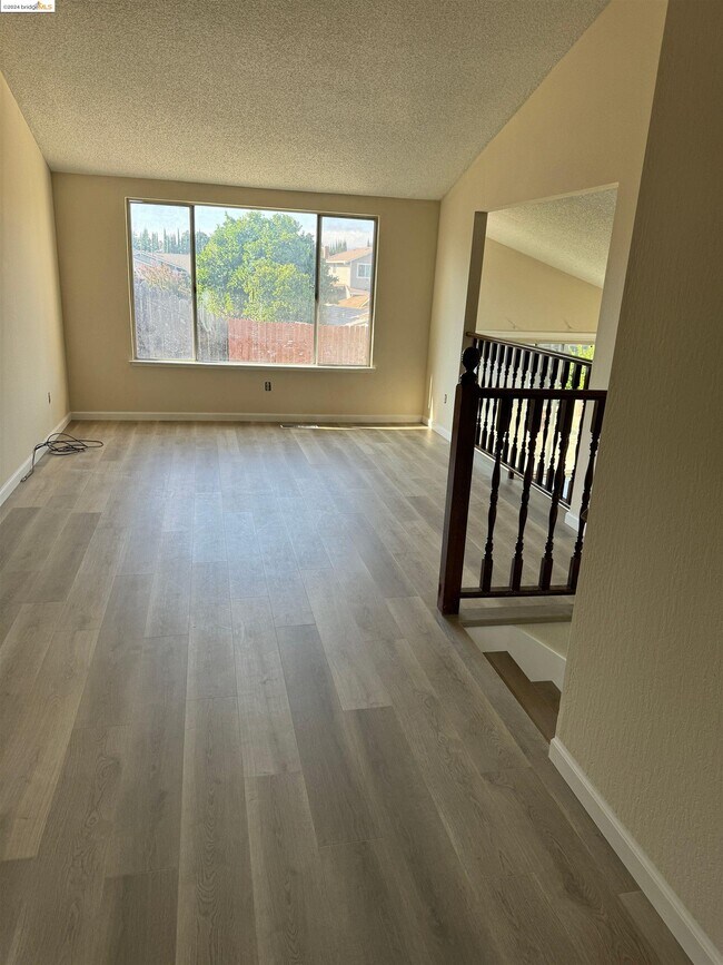 Building Photo - 912 Coyote Ct