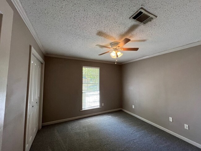 Building Photo - Shadow Bluff